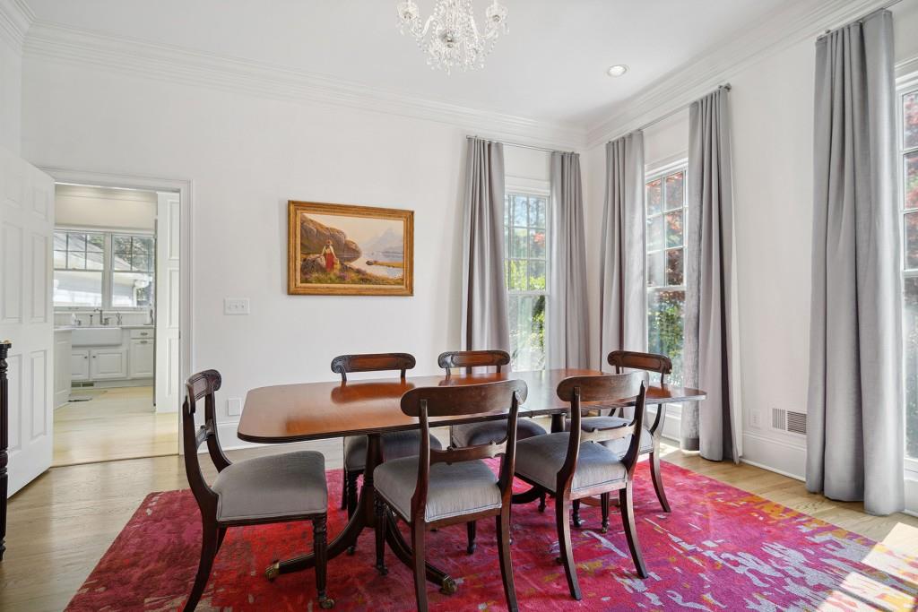 2985 Devonshire Place NW