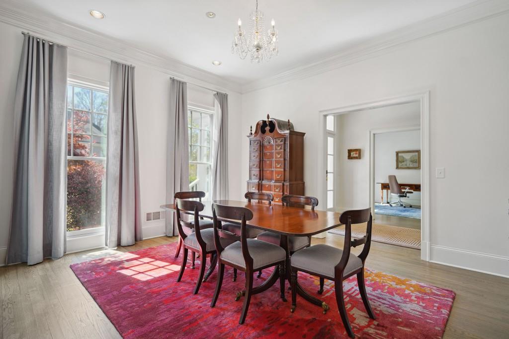 2985 Devonshire Place NW