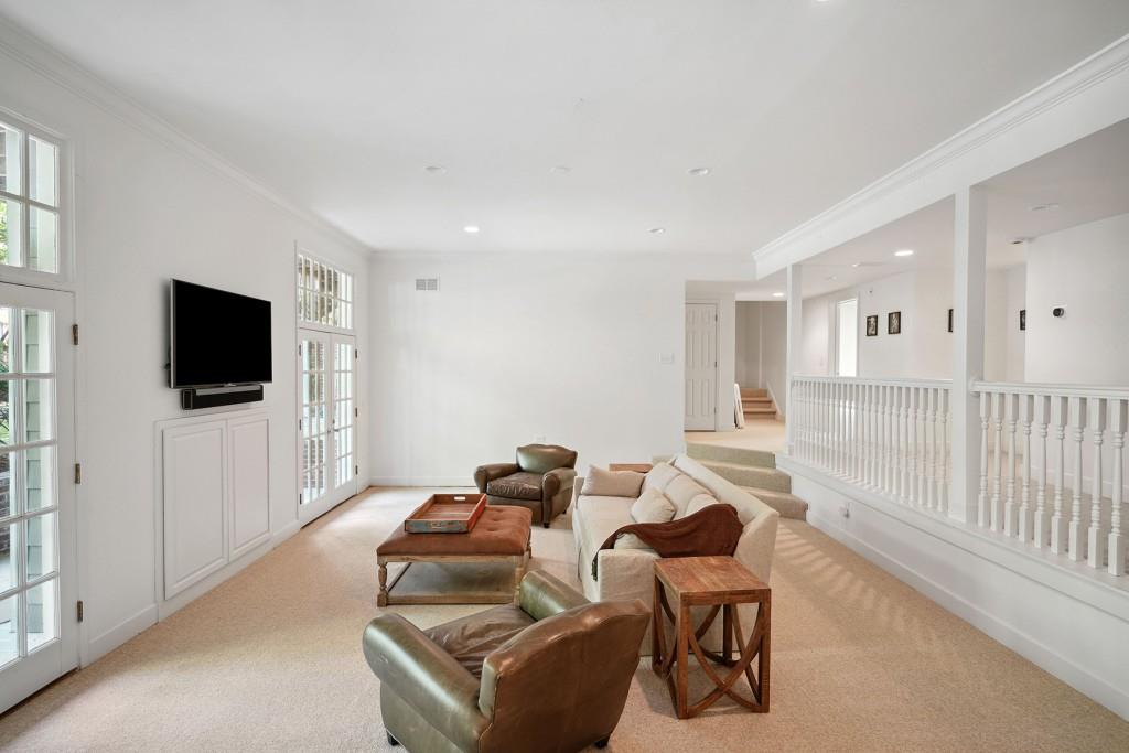 2985 Devonshire Place NW