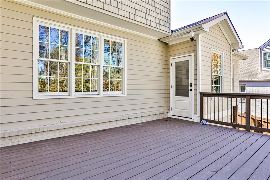 647 Longwood Drive NW