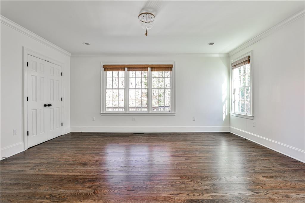 647 Longwood Drive NW