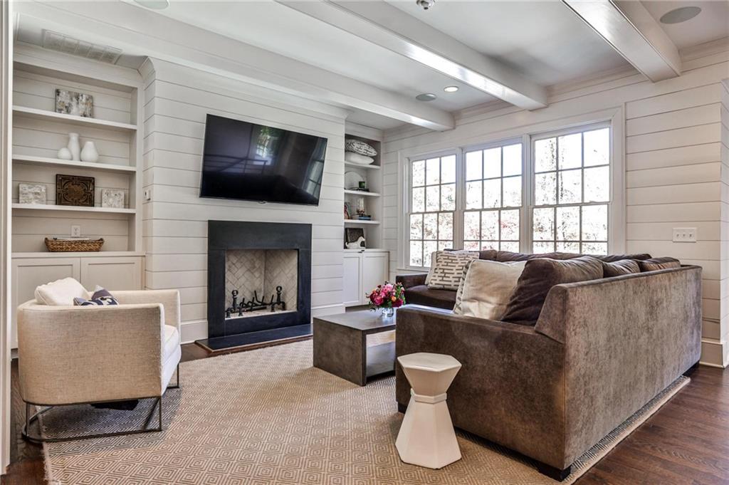 647 Longwood Drive NW