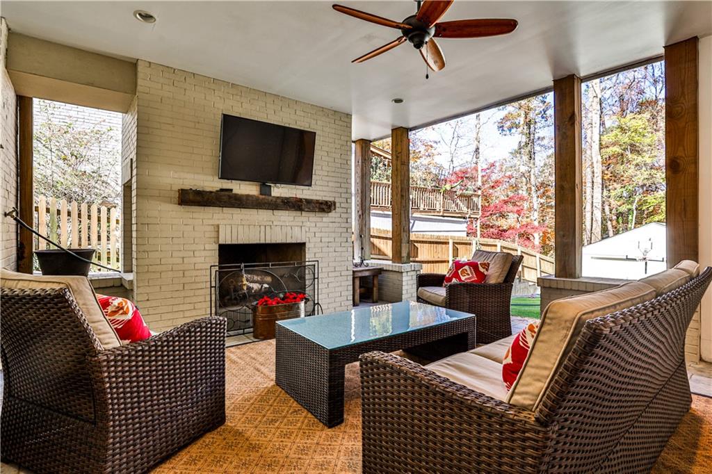 647 Longwood Drive NW