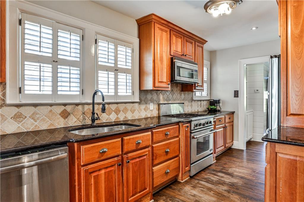 647 Longwood Drive NW