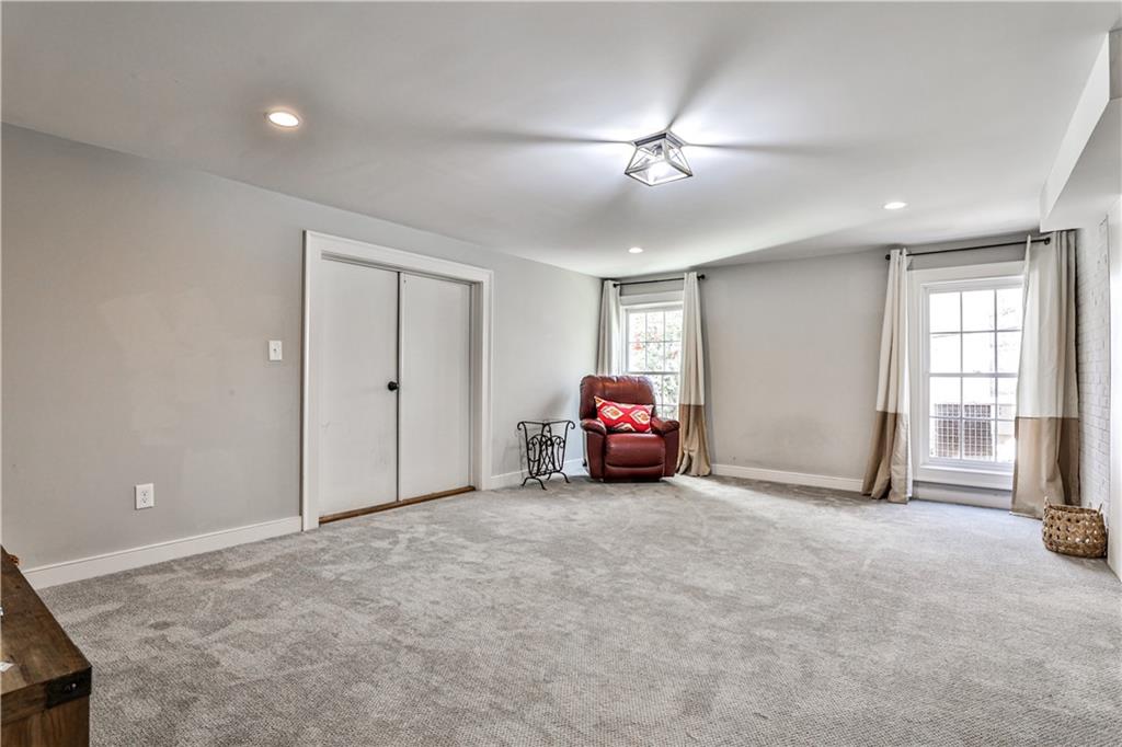 647 Longwood Drive NW