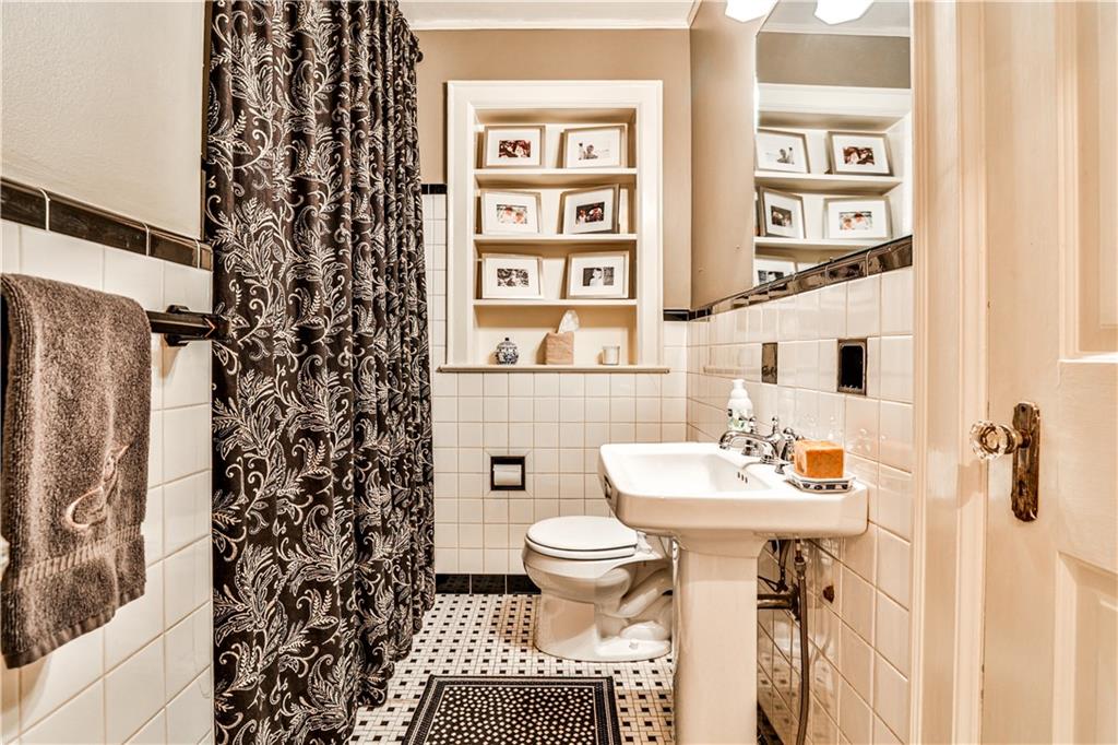 647 Longwood Drive NW