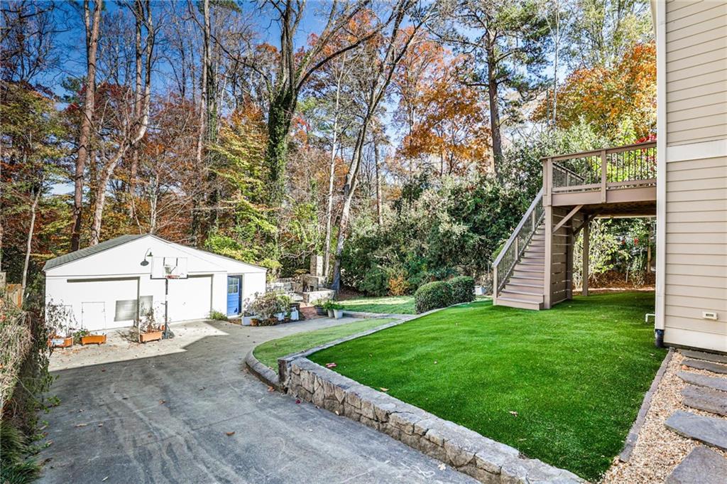 647 Longwood Drive NW