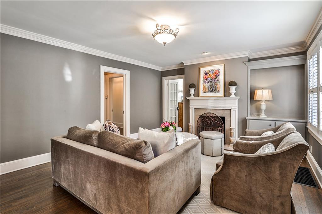 647 Longwood Drive NW