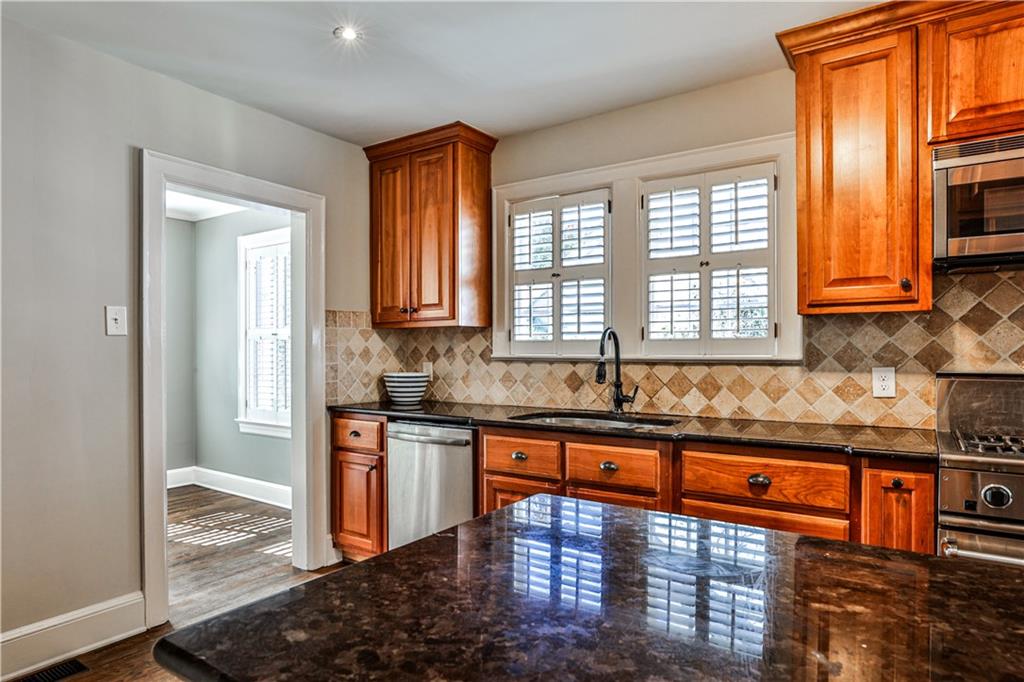 647 Longwood Drive NW