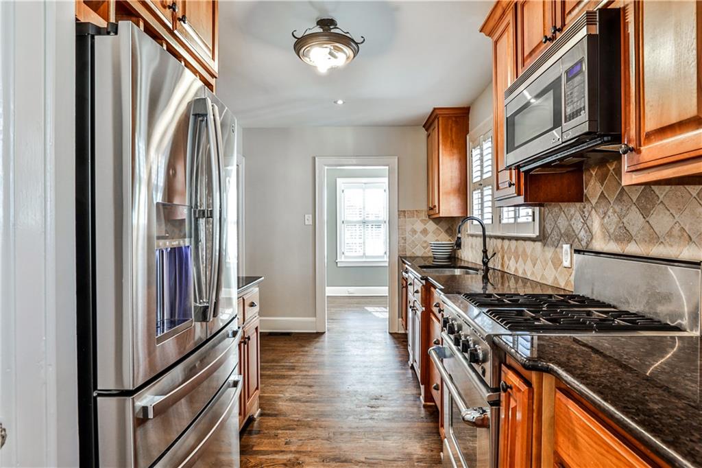 647 Longwood Drive NW