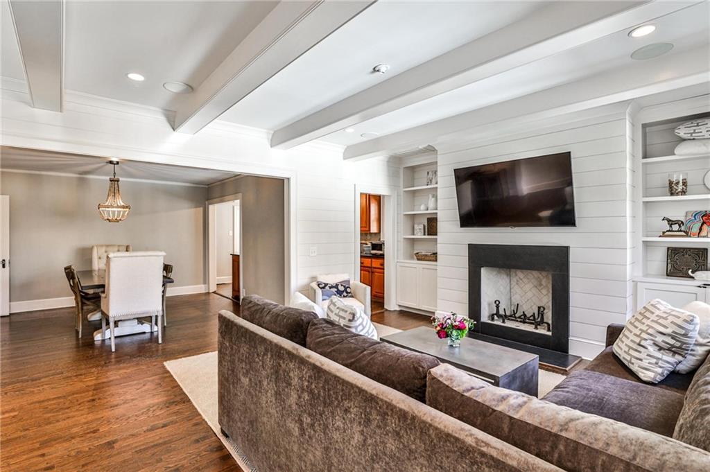 647 Longwood Drive NW