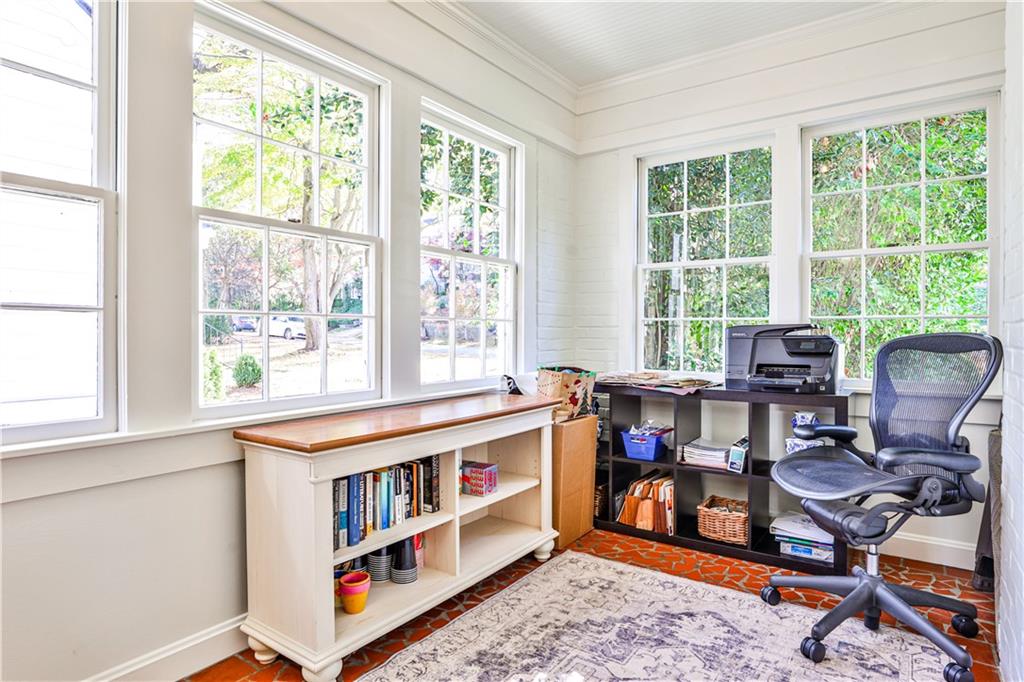 647 Longwood Drive NW