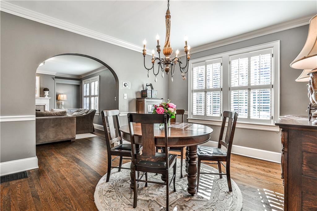 647 Longwood Drive NW