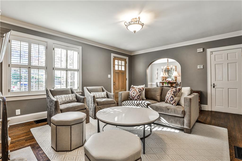 647 Longwood Drive NW