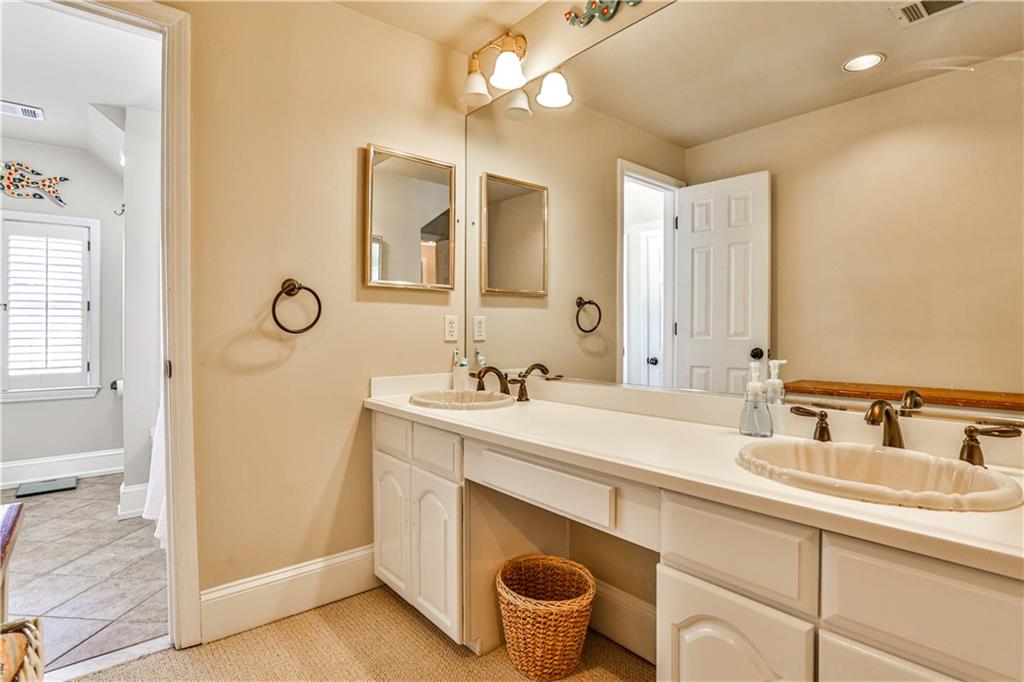 647 Longwood Drive NW