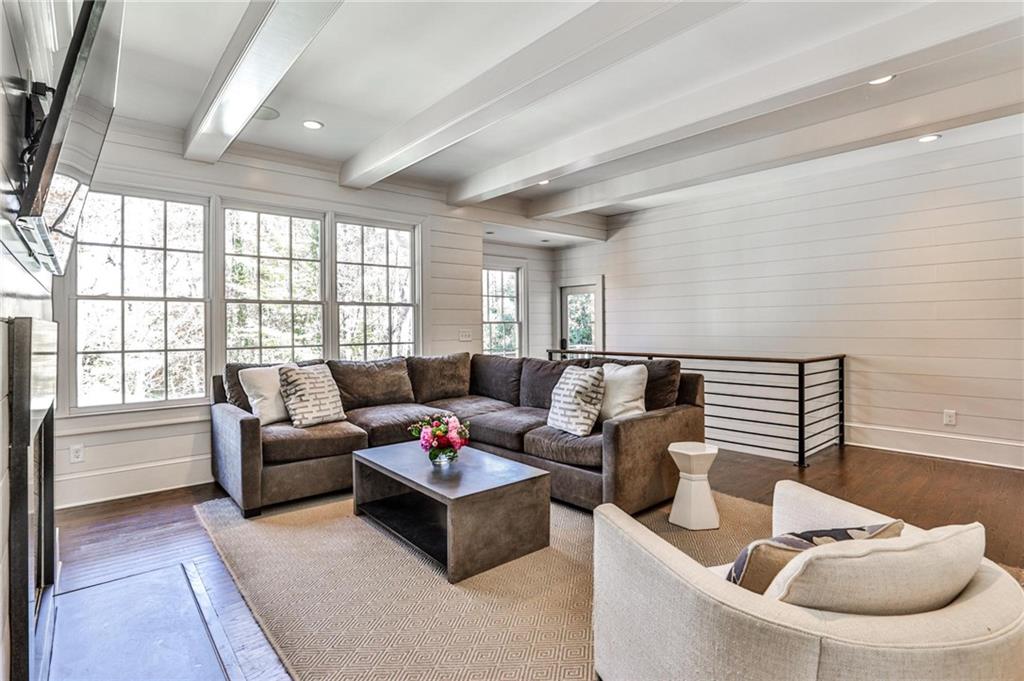 647 Longwood Drive NW