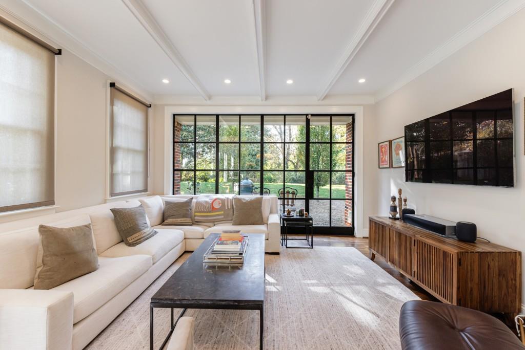 445 Brentwood Drive NE