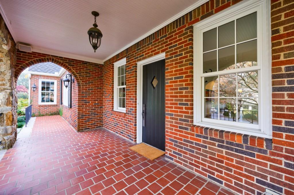 445 Brentwood Drive NE