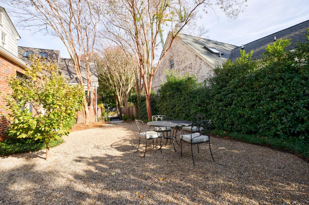 445 Brentwood Drive NE