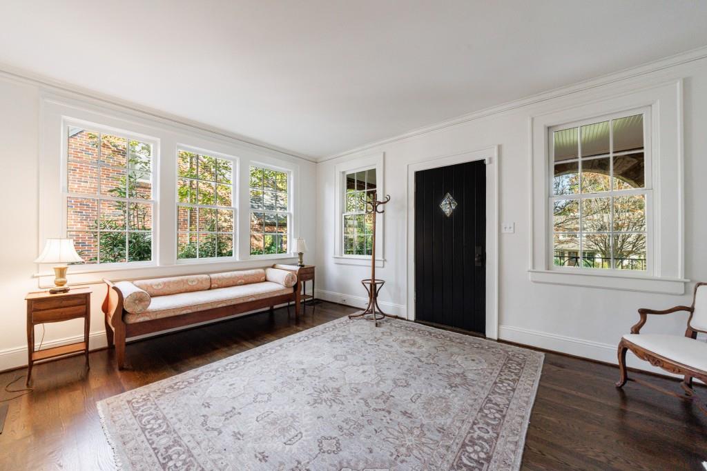 445 Brentwood Drive NE