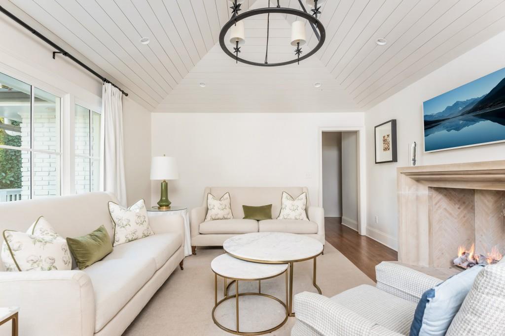 3957 Lake Forrest Drive NE