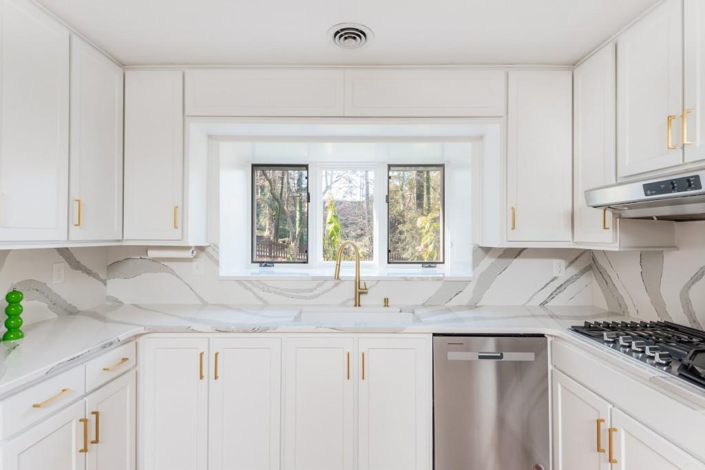 3957 Lake Forrest Drive NE