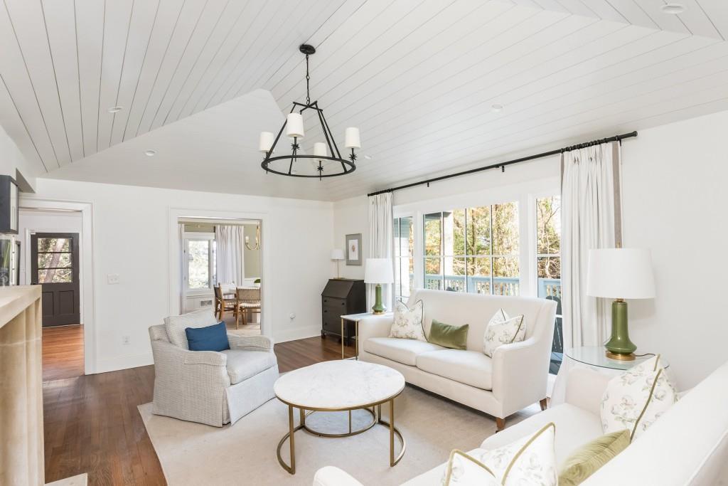 3957 Lake Forrest Drive NE