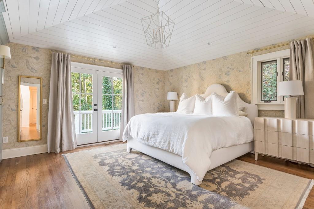 3957 Lake Forrest Drive NE