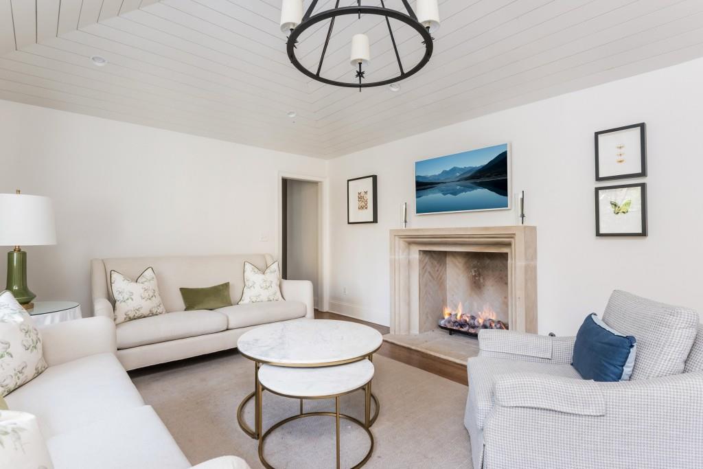 3957 Lake Forrest Drive NE