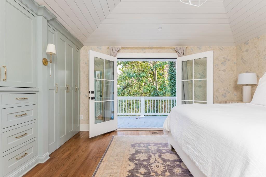 3957 Lake Forrest Drive NE