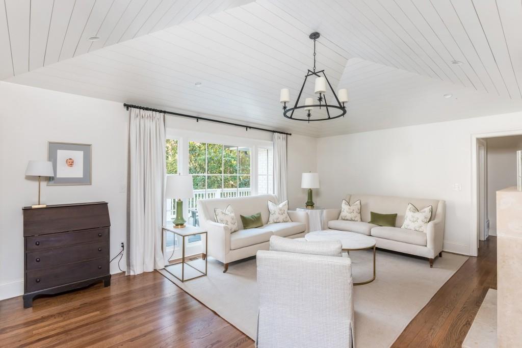 3957 Lake Forrest Drive NE