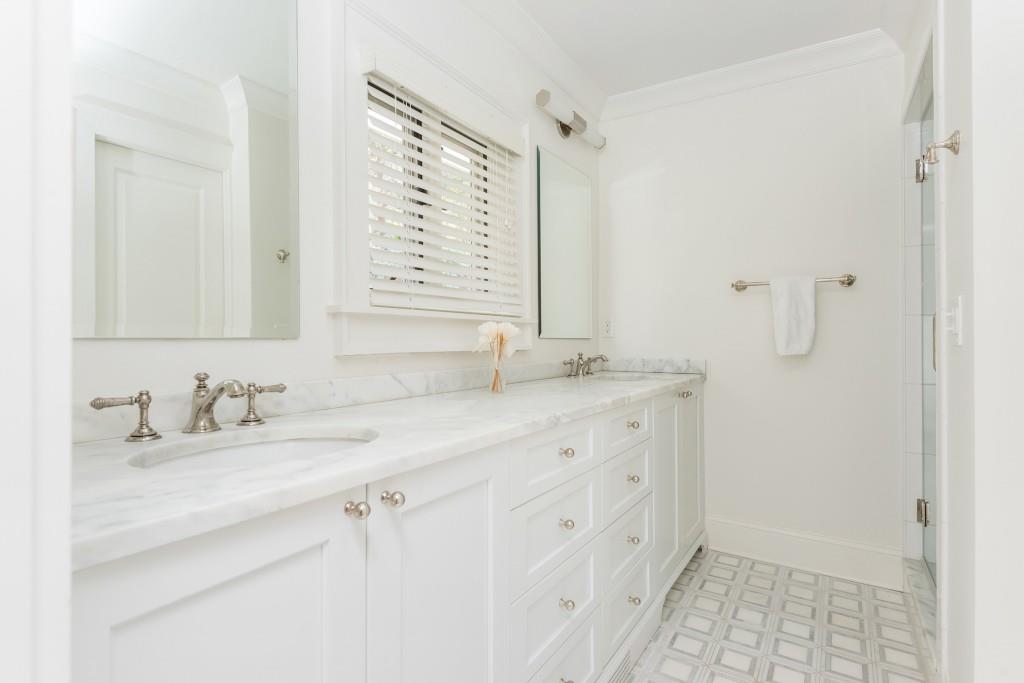 3957 Lake Forrest Drive NE