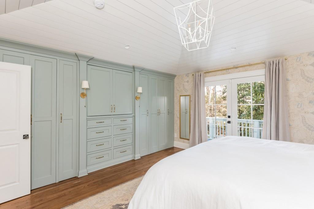 3957 Lake Forrest Drive NE