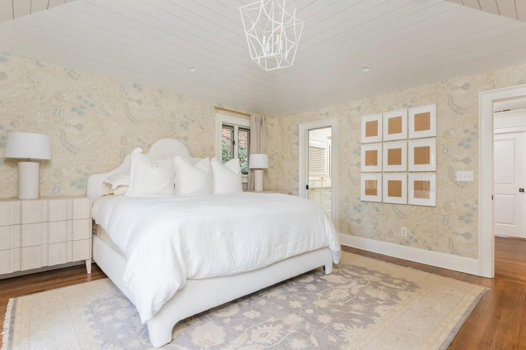 3957 Lake Forrest Drive NE