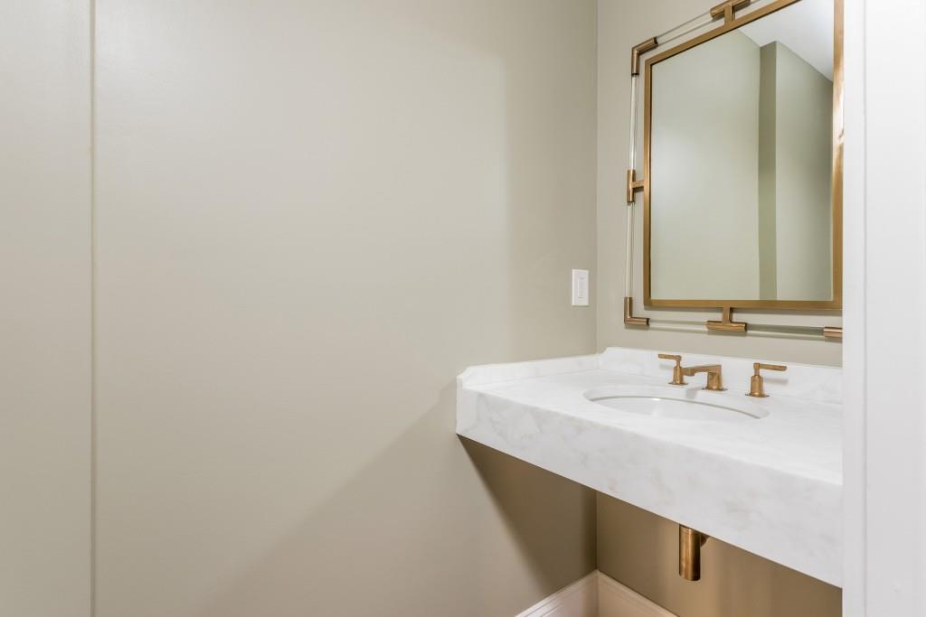 3957 Lake Forrest Drive NE