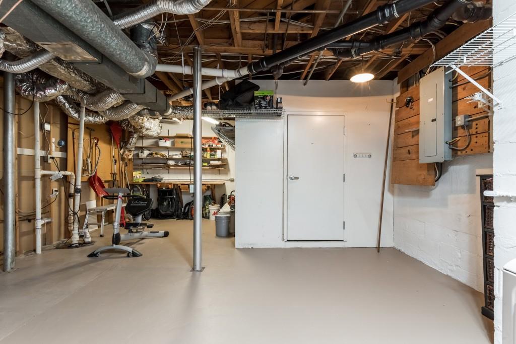 3957 Lake Forrest Drive NE