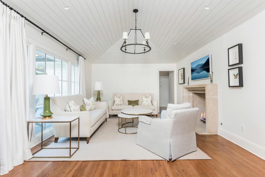 3957 Lake Forrest Drive NE