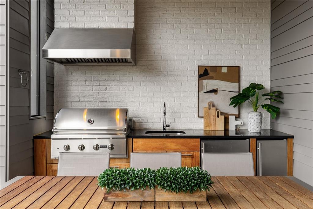 902 Lenox Boulevard NE