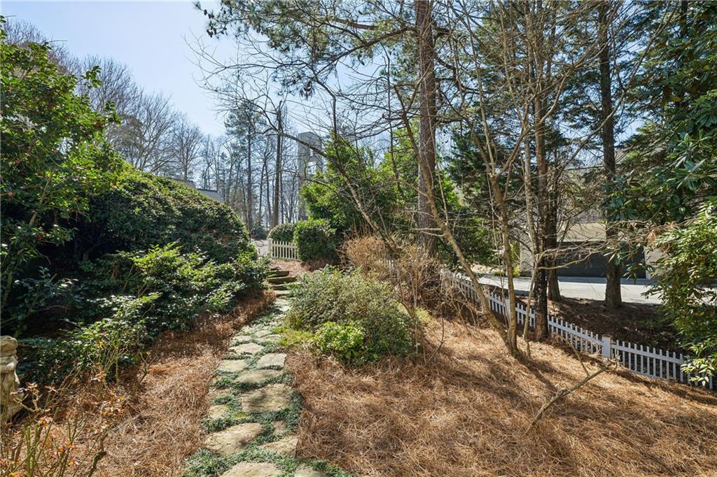 835 Springside Court NE