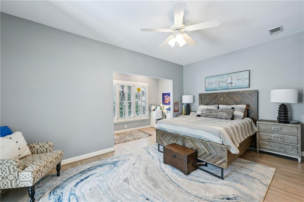 835 Springside Court NE