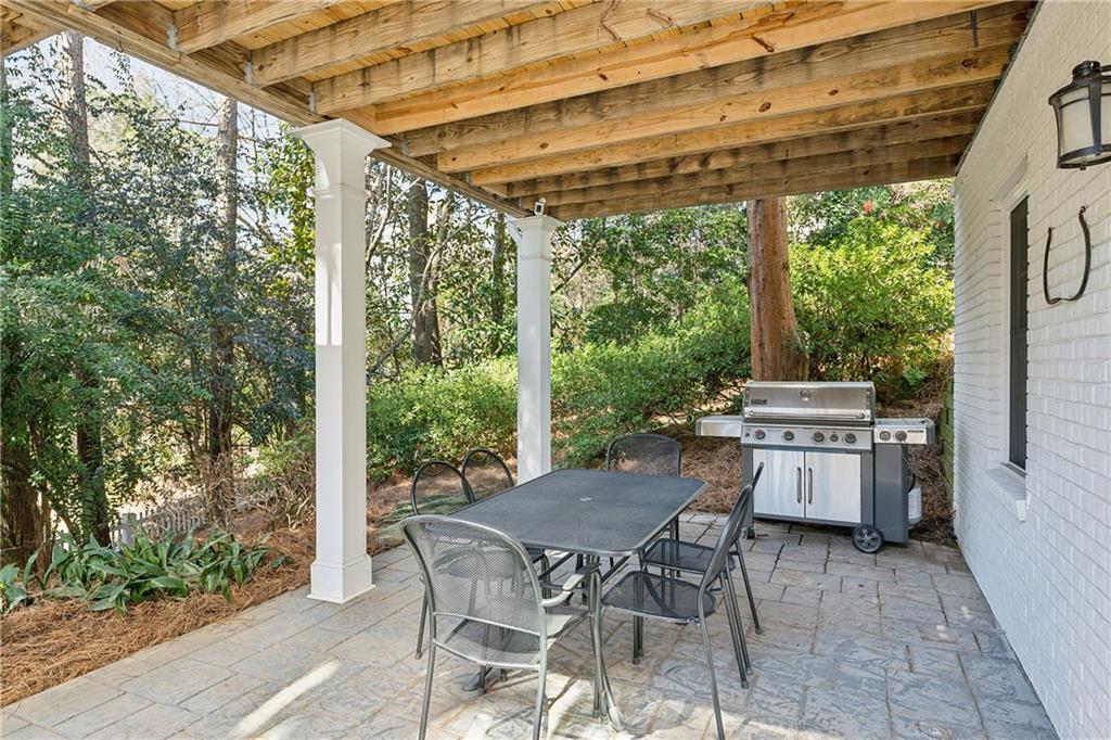 835 Springside Court NE