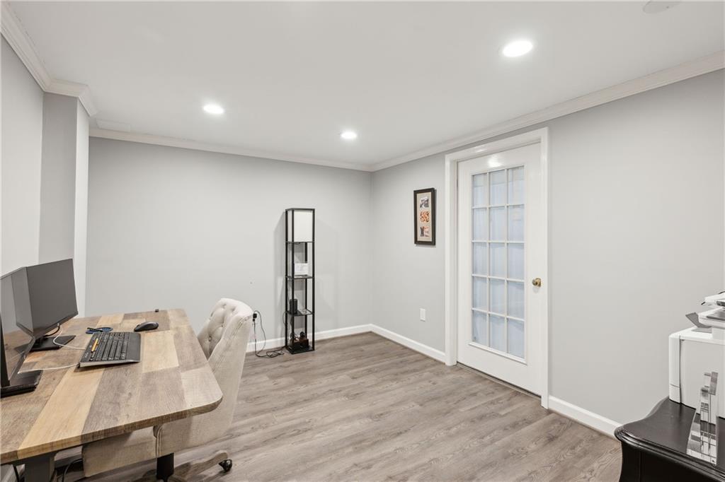 835 Springside Court NE