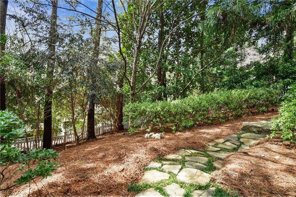 835 Springside Court NE