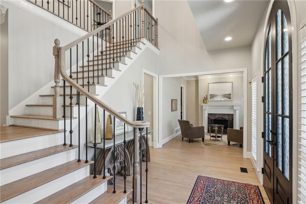 835 Springside Court NE