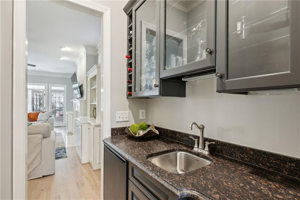 835 Springside Court NE