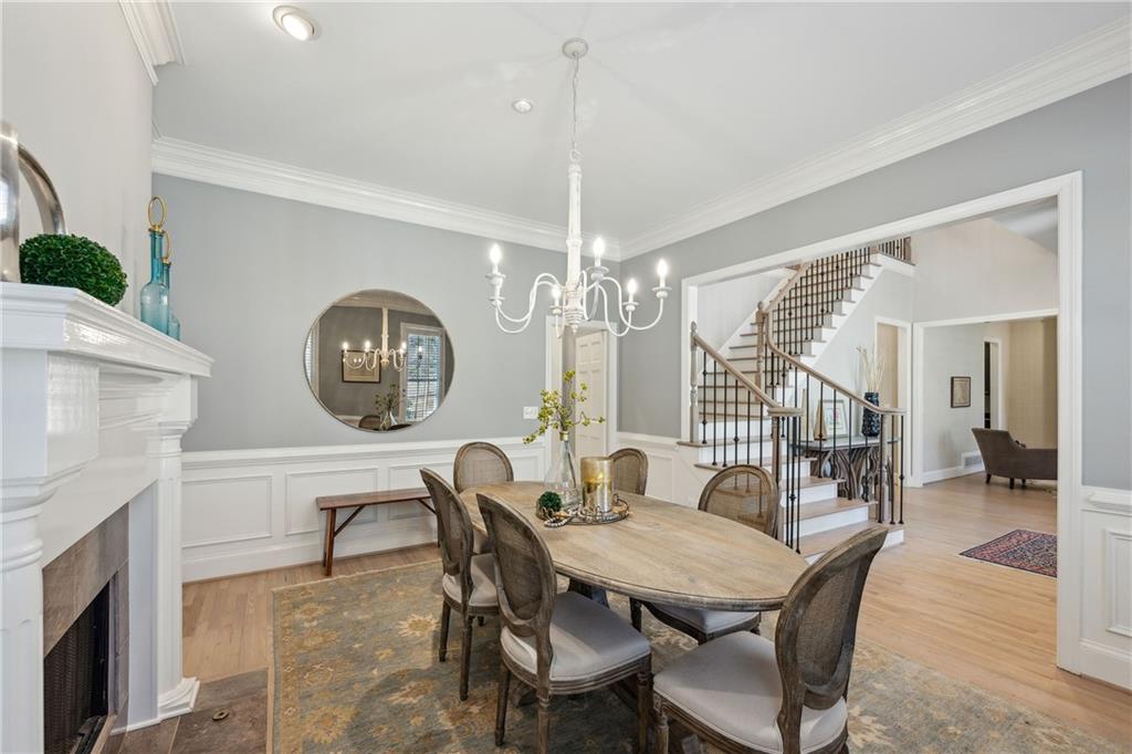 835 Springside Court NE