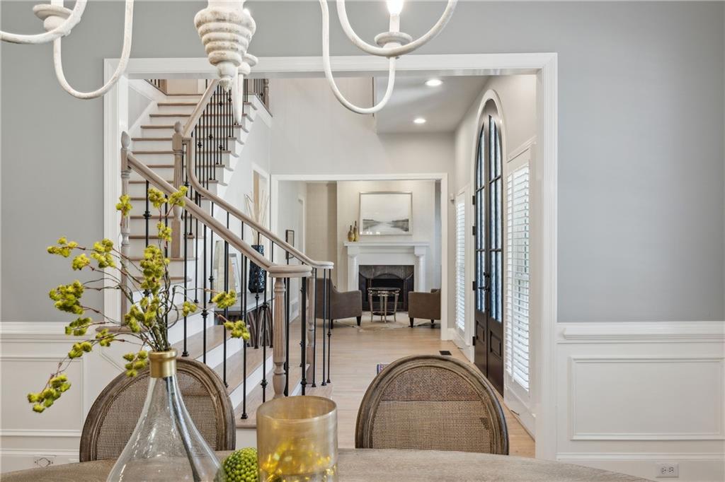 835 Springside Court NE