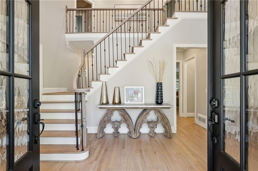 835 Springside Court NE