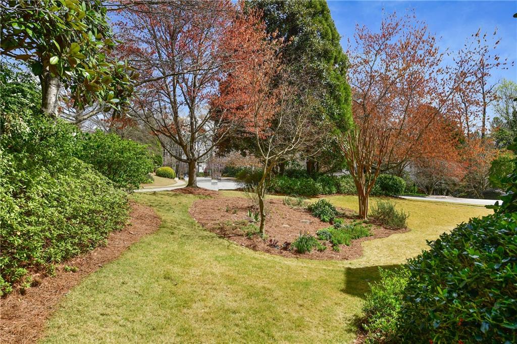 835 Springside Court NE