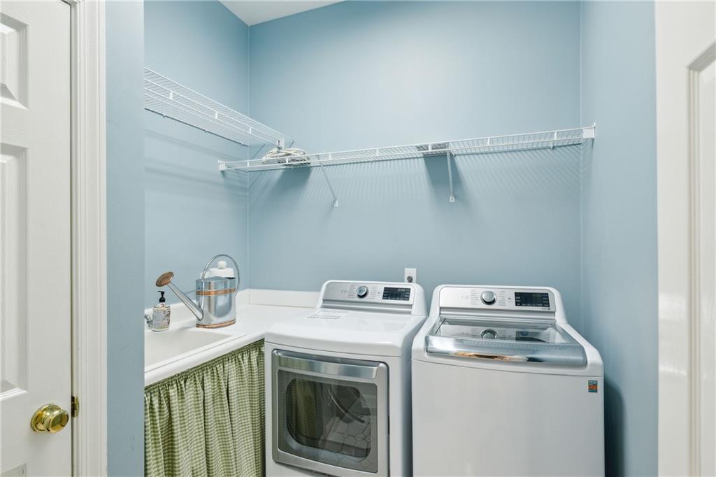 835 Springside Court NE